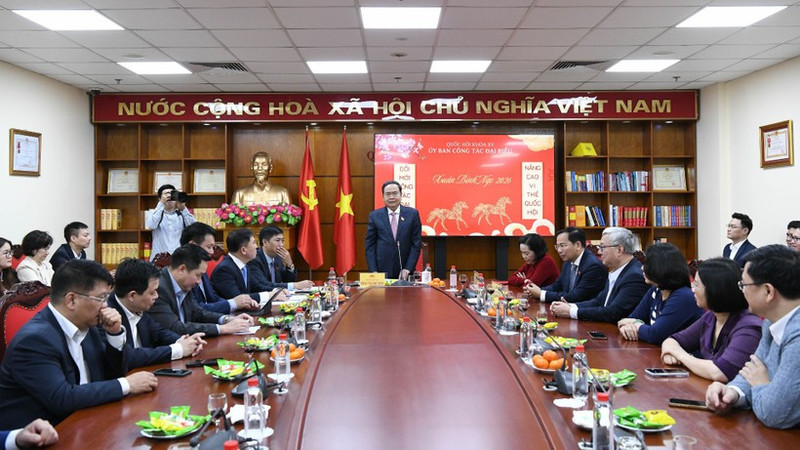 쩐 탄 먼 국회의장이 2월24일 대표업무위원회와 함께 2026년 중점 업무에 대한 회의를 진행하고 있다. (사진: Quochoi.vn)