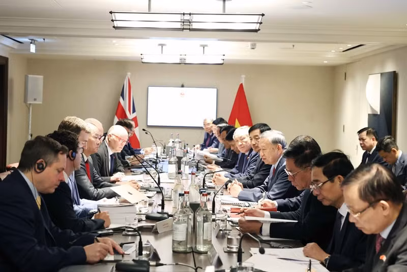 to-lam-roundtable-vna.jpg