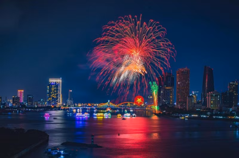  트래블+레저(Travel + Leisure)가 세계 최고의 여름 축제 중 하나로 선정한 다낭 국제 불꽃놀이 축제. (사진: 선그룹)