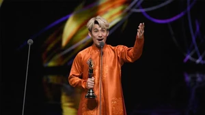 리엔 빈 팟이 골든벨 어워즈 시상식에서 상을 받고 있다. (사진: 골든벨 어워즈)