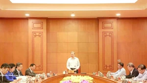 또 럼 베트남 공산당 서기장이 당 중앙위원회 사무국과의 업무 회의에서 발언하고 있다. (사진: VNA)