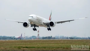 베트남 노이바이 국제공항을 오가는 중동지역 항공사 13편의 항공편이 취소되어 약 2,800명의 승객이 영향을 받았다.