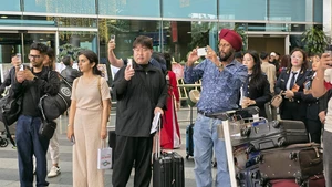 다낭국제공항에서 이동하는 승객들. (사진: VNA)