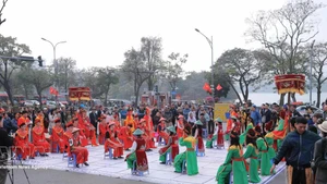 하노이는 2월 14일부터 22일까지 이어지는 9일간의 설 연휴 기간 동안 약 134만 명의 여행객을 맞이할 것으로 잠정 집계됐다. (사진: VNA)