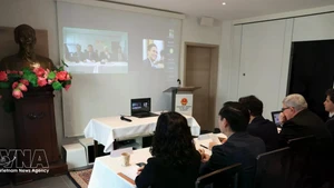 제네바 주재 베트남 상설대표부가 주최한 미국 관세 정책의 새로운 동향에 관한 세미나에 참석한 대표들. (사진: VNA)