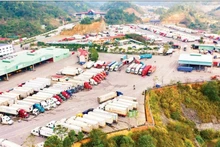 랑선성의 발전에서 주도적 역할을 하는 국경 관문 경제.