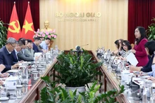 레티투항 외교부 차관 겸 APEC 국가위원회 산하 홍보·문화 소위원회 위원장이 소위원회 첫 회의를 주재하고 있다. (사진: VNA)