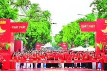 ‘베트남과 함께 걷기’ 프로그램은 건강 증진, 연대, 그리고 국가 발전에 대한 열망을 위해 수백만 명이 함께 걷기에 동참하도록 집단적 역량을 결집시켰다. (사진: 바오 롱)