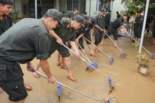 정부는 중부지역의 자연재해 피해 극복과 생산 복구 대책에 관한 결의안을 발표했다. (사진: VGP)