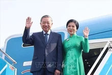 베트남 공산당 중앙위원회 서기장 또람(Trọng Lâm)과 그의 배우자 응오 프엉 리(Ngo Phuong Ly) (사진: VNA)