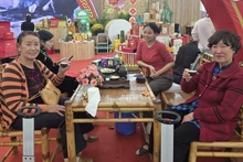 하노이 환끼엠 구에 거주하는 응우옌 티 탄 마이 씨는 그녀의 가족이 설날에 타이응우옌 차를 마시는 전통을 이어오고 있다고 했다.