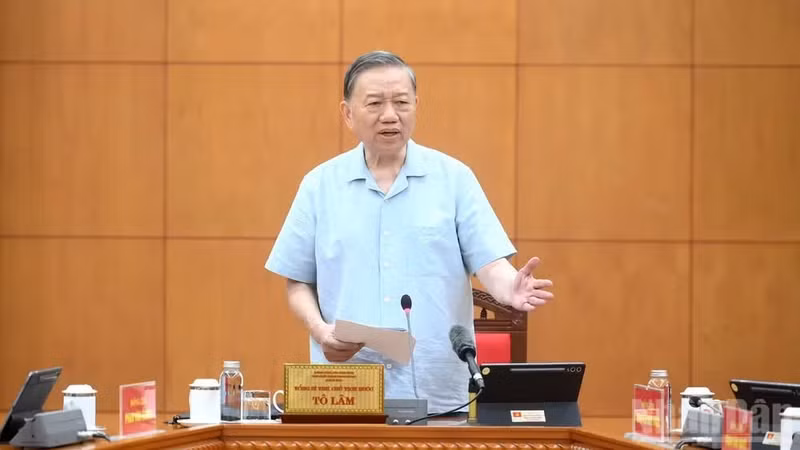 또 럼 베트남 공산당 서기장 겸 국가주석이 기초 과학 연구에 관한 과학기술 발전, 혁신 및 디지털 전환 지도위원회 상임위원회 회의를 주재하고 있다.