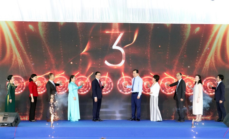 메콩 델타 최초의 일본 전문기술대학 개교 및 개관식이 껀터시 미쑤옌 지역에서 개최됐다. (사진: VNA)