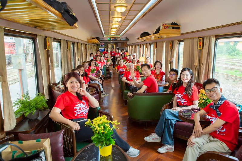 VIP 객차의 승객들