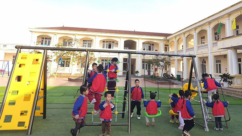 프루덴셜과 베트남아동국가기금, 수해지역에 야외 놀이터 시설 기증. (사진 제공: 주최 측)