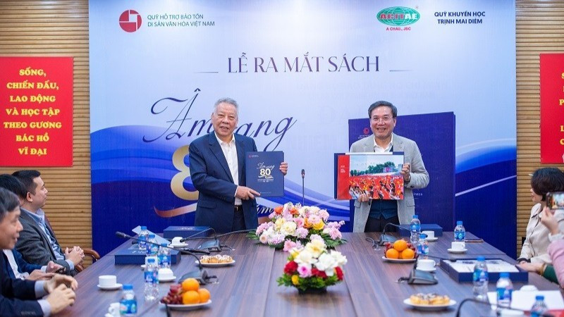 '8월 혁명과 국경일 80년의 메아리' 출판기념회. (사진: 응옥 꽝)