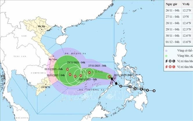 제15호 태풍은 향후 24시간 동안 더욱 강해질 것으로 예상되며, 최대 11등급에 돌풍은 14등급까지 도달할 수 있다. (사진: 베트남통신사(VNA) 제공)