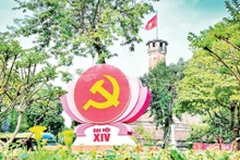 <p>요즘 하노이 수도를 비롯해 전국 각지에서는 제14차 베트남 공산당 전국대회를 맞이하는 활기차고 축제 분위기가 널리 퍼지고 있다. 국민들은 진심 어린 마음으로 대회에 대한 굳건한 신뢰와 높은 기대를 표하며, 이번 대회가 국가를 새로운 발전 시대로 힘차게 이끌어갈 전략적 결정을 내릴 것이라고 믿고 있다.</p>