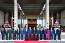 또럼 당 서기장과 당, 국가, 국회 지도부가 제15기 국회 제10차 회의에 참석하고 있다. (사진: Duy Linh)