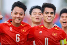 베트남의 선제골을 기록한 캡틴 쿠엇 반 캉(오른쪽). (사진: VFF)