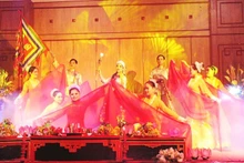 전통 의식의 재현은 유산의 고유한 가치를 충분히 존중하며 신중하게 이루어져야 한다. 사진: 투 니