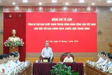 두 자릿수 성장 달성을 위한 결의안 초안에 관한 실무 회의. (사진: VNA)