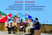 베트남의 ILO 협약 제182호 비준 25주년 기념식에서 토론에 참여한 대표단.