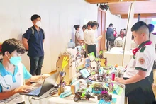 디지털 전환 경진대회에 참가한 호찌민 학생들.