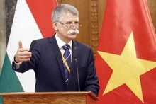 라슬로 쾨베르 헝가리 국회의장. (사진: VNA)