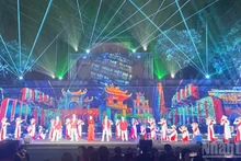 하노이에서 열린 제1회 세계문화축제의 폐막 공연.