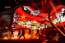 예술 프로그램 '당과 함께, 전심으로 신뢰와 사랑을' 은 제14차 전국당대회를 기념하기 위해 개최됐다. (사진: VOV)