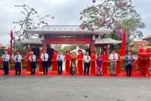 응우옌 신 삭 묘역 국가특별문화유산 등급 인증서 수여식