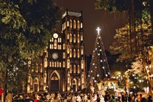 하노이의 활기찬 크리스마스 맞는 외국인 관광객들