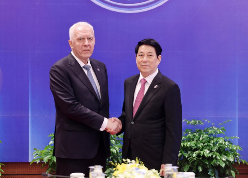 르엉 끄엉 국가주석이 25일 하노이에서 러시아 검찰총장 알렉산드르 구찬을 접견하고 있다. (사진: VNA)