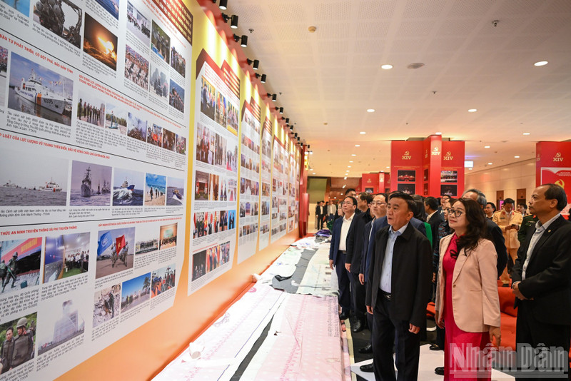 쩐껌뚜 당 서기국 상임위원이 제14차 전당대회 준비 상황을 점검하고 있다.