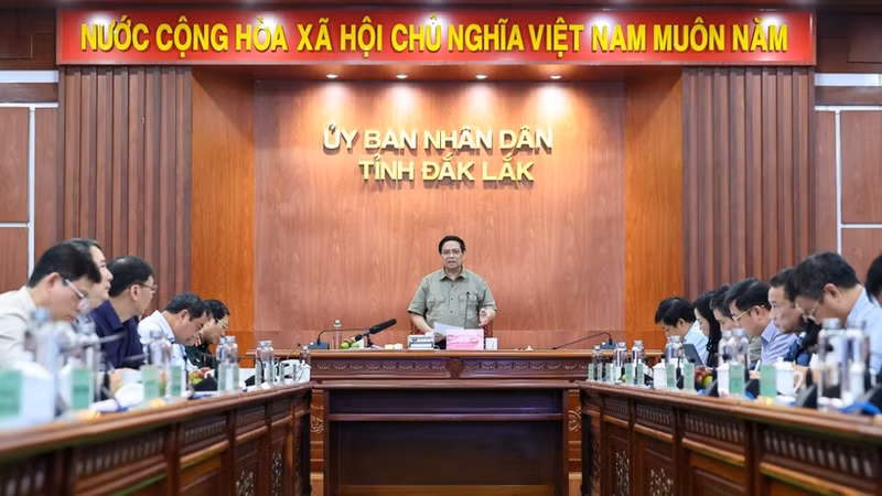 팜 민 찐 베트남 총리가 회의에서 발언하고 있다. (사진: VGP)