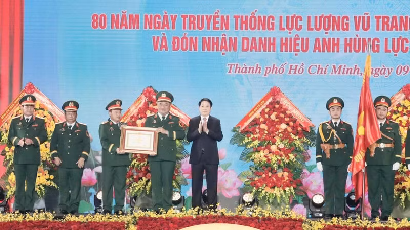 호찌민시에서 9일에 열린 제7군관구 부대 전통의 날 80주년 기념행사(12.10). (사진: VNA)