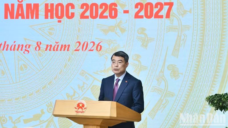 레민흥 총리가 2025-2026학년도 평가 및 2026-2027학년도 주요 과제 추진을 위한 전국 화상회의에서 발언하고 있다. (사진: nhandan.vn)