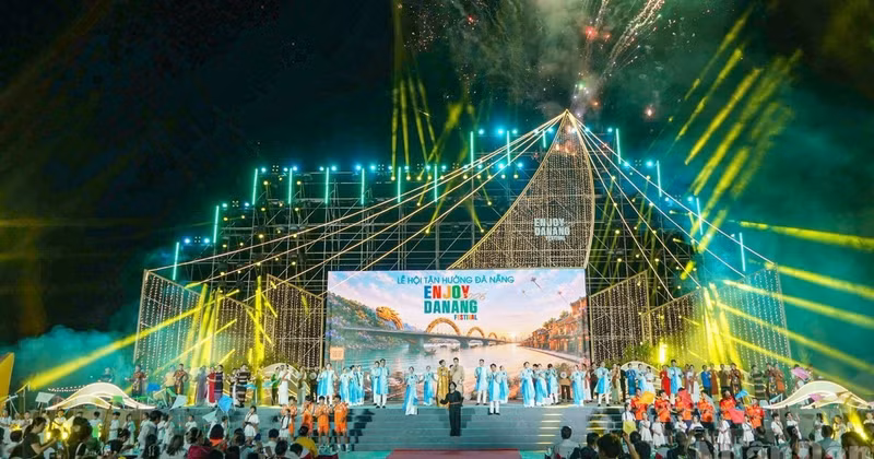 화려하게 펼쳐지는 2026 다낭 페스티벌 개막식. (사진: NDO)