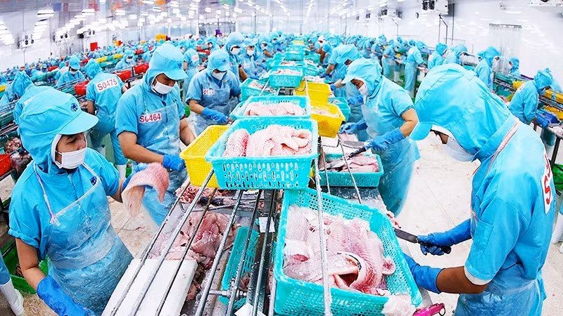 베트남의 2024년 전자상거래 시장 규모는 전년보다 약 27% 늘어난 약 320억 달러로 추정된다. 