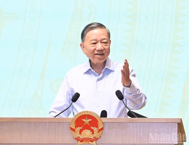 또 럼 당 서기장 겸 국가주석이 4일 열린 6월 정례 정부회의 및 전국 지방 당국과의 화상회의에서 발언하고 있다. (사진: NDO)