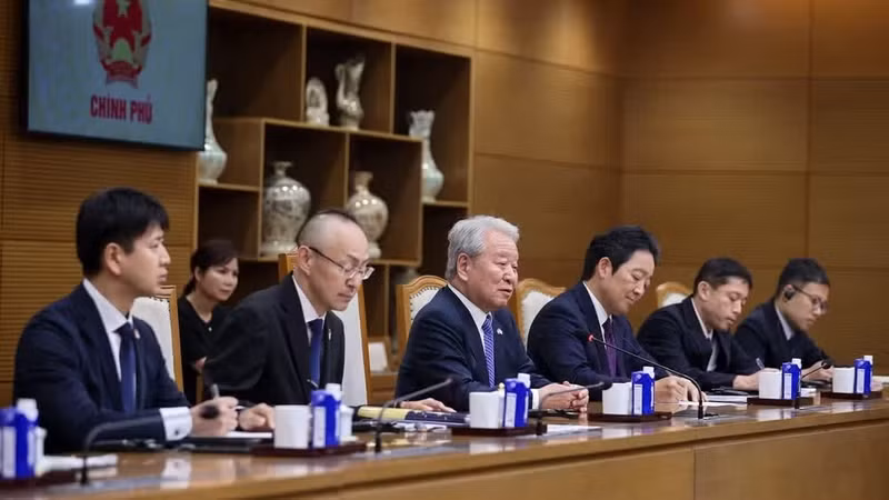 다나카 아키히코 JICA 이사장과 JICA 대표단이 면담에 참석하고 있다. (사진: VGP/Nhật Bắc)