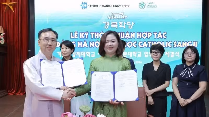 하노이전문대학(HNC)과 가톨릭상지대학교 간 협력 협약식.