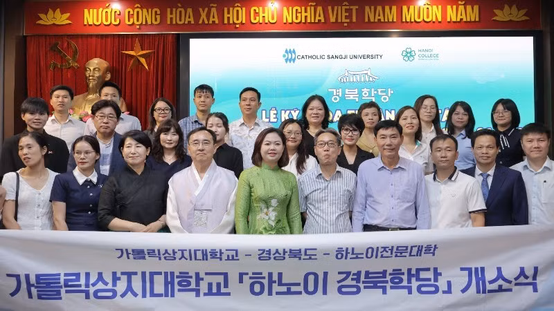 '경북학' 프로그램은 한국 문화와 생활 방식을 탐구하는 강좌를 통해 학생들에게 적응력을 길러준다.