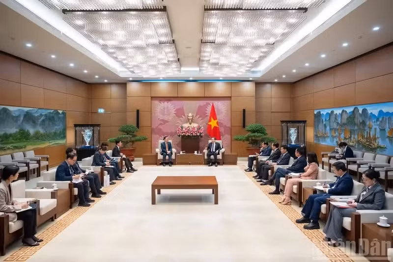 최영삼 한국대사를 접견하는 쩐 타인 먼 국회의장 (사진: DUY LINH)