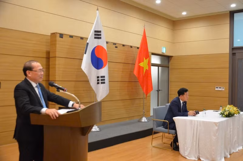 호앙 꽁 투이 베트남 조국전선 중앙위원회 부위원장이 간담회에서 발언하고 있다.