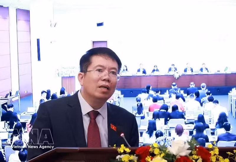  기자회견에서 발언하는 국회 사무처 응우옌 반 히엔 차장. (사진: VNA)