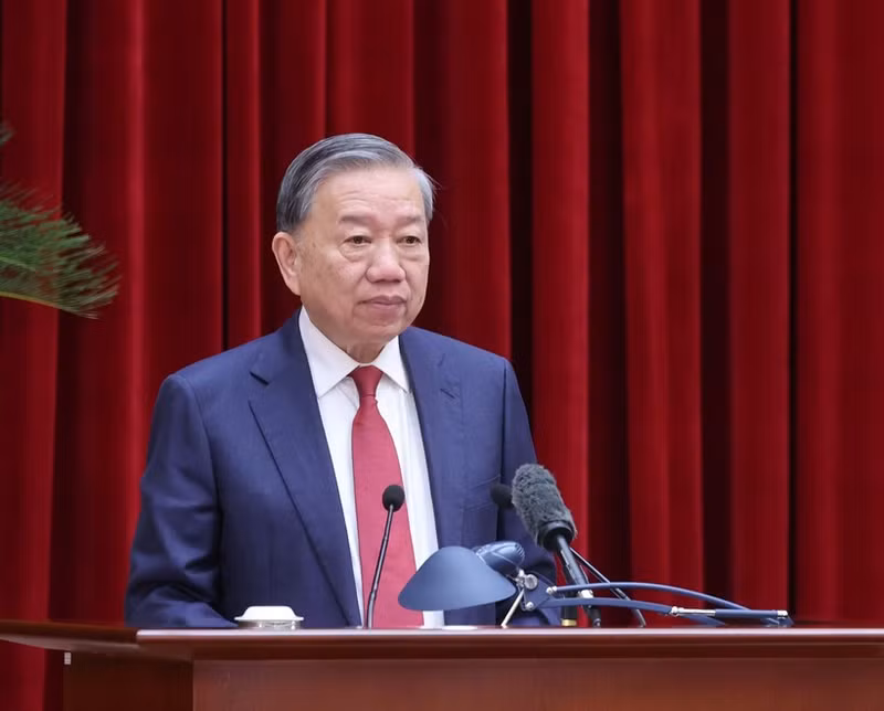 또 럼 당 서기장이 5일 제13기 당 중앙위원회 제14차 전체회의에서 개회 연설을 하고 있다. (사진: VNA)
