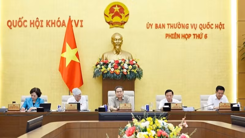  행사에서 연설하는 쩐 타인 먼 국회의장. (사진: VNA)