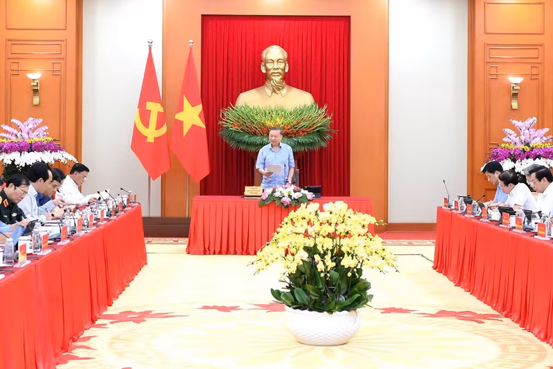 또 럼 당 서기장 겸 국가주석이 15일 하노이에서 열린 교육 부문과의 업무 회의에서 발언하고 있다. (사진: nhandan.vn)